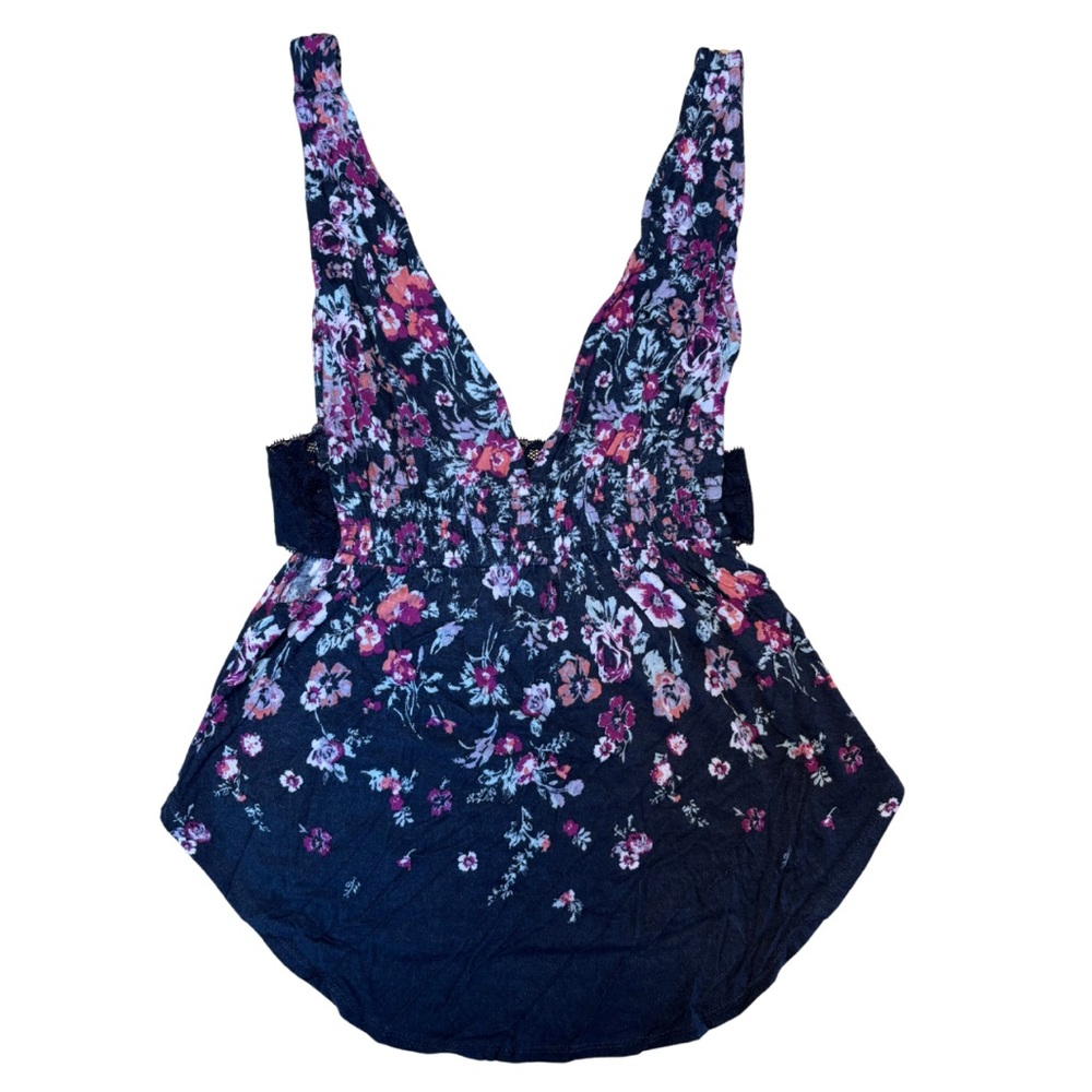 Trendy Floral Blouse with Lace Side & Back Detailing